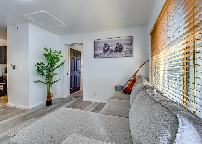 Сasa de vacaciones Base Near I-10, 5 Mi To Downtown!