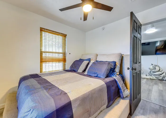 Сasa de vacaciones Base Near I-10, 5 Mi To Downtown!