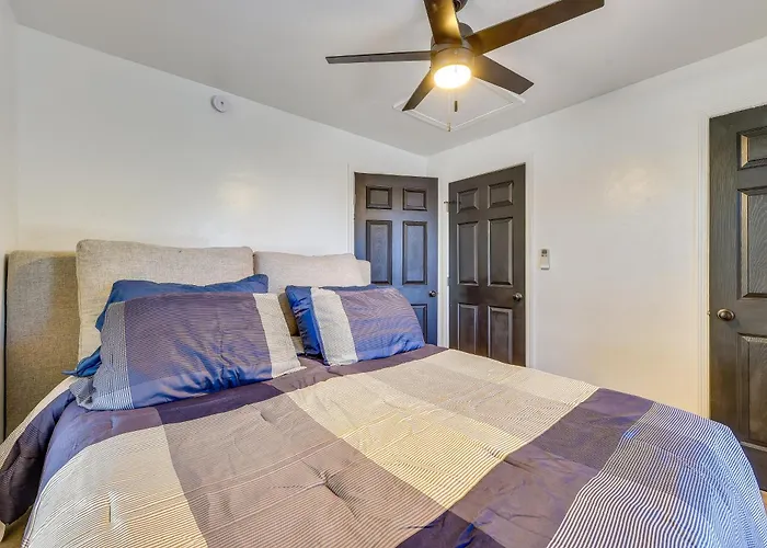 Сasa de vacaciones Base Near I-10, 5 Mi To Downtown!